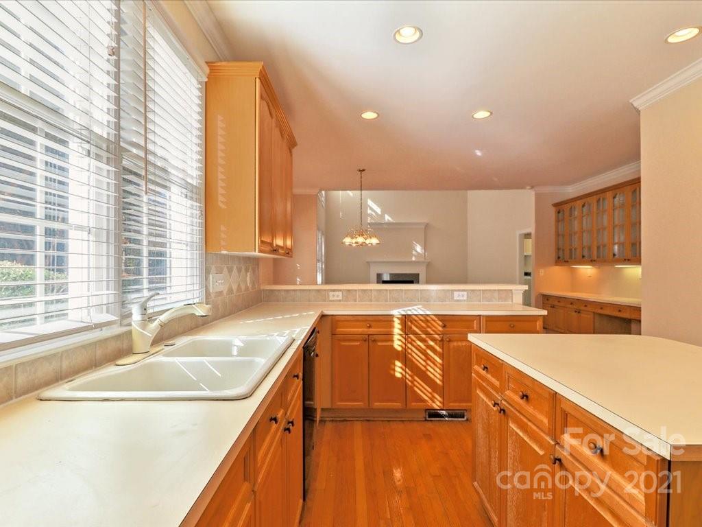 3426 Rhett Butler Place Charlotte, NC 28270 - Photo 10 of 40 a bathroom with a tub a sink and a large window