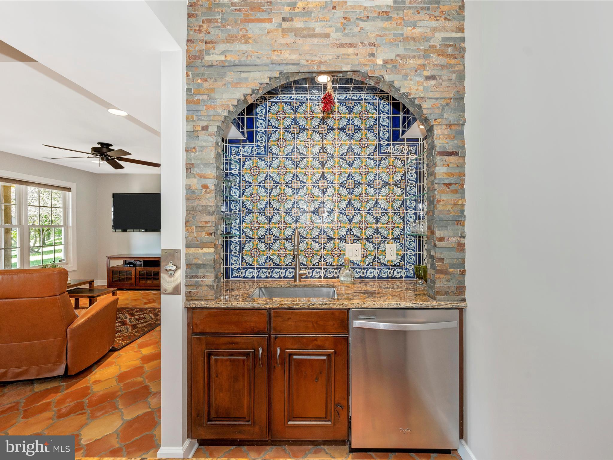 25108 Vista Ridge Road Gaithersburg, MD 20882 - Photo 52 of 90 Wet Bar