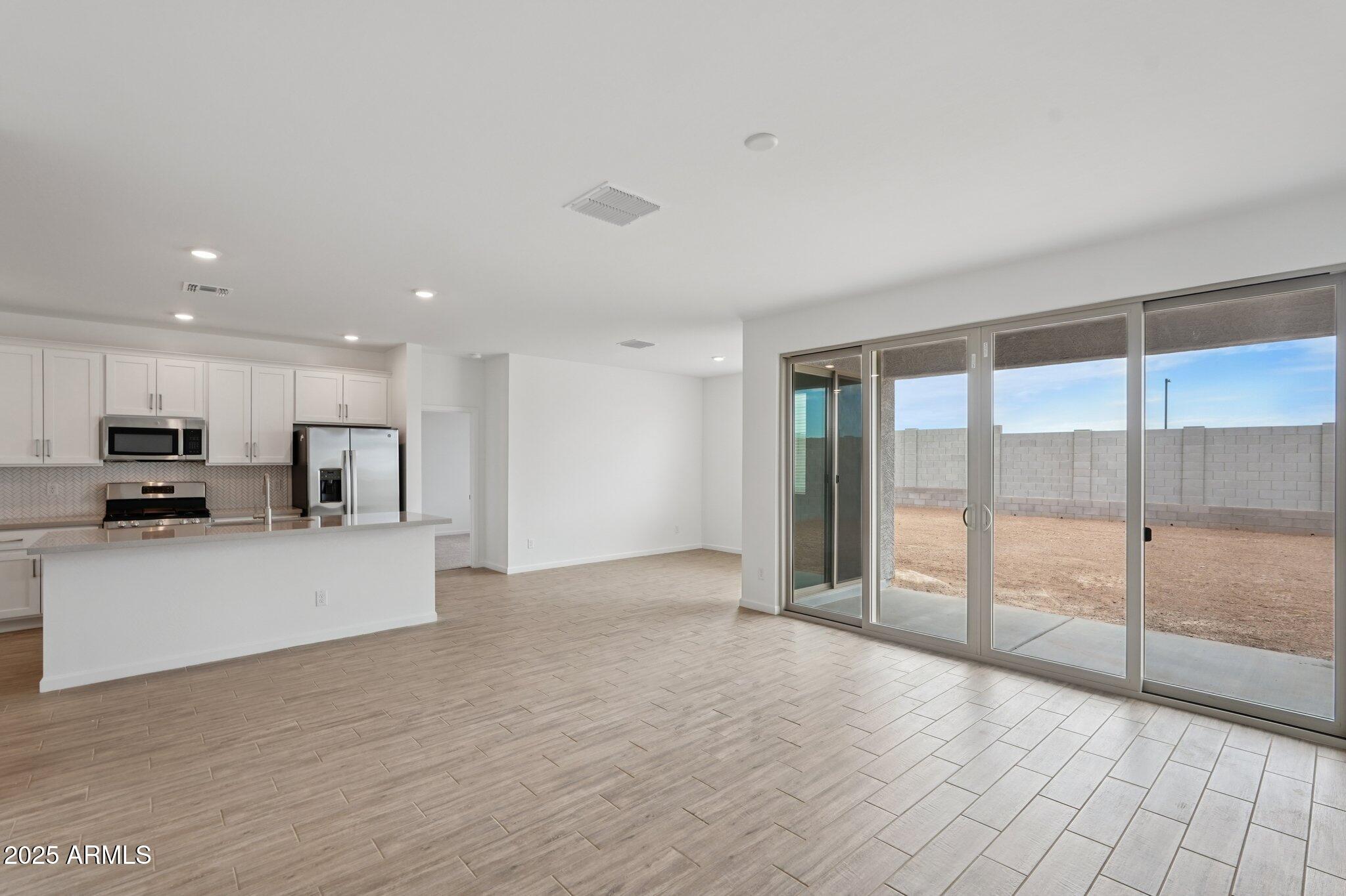 11-web-or-mls-W Bajada Rd-S2008-011
