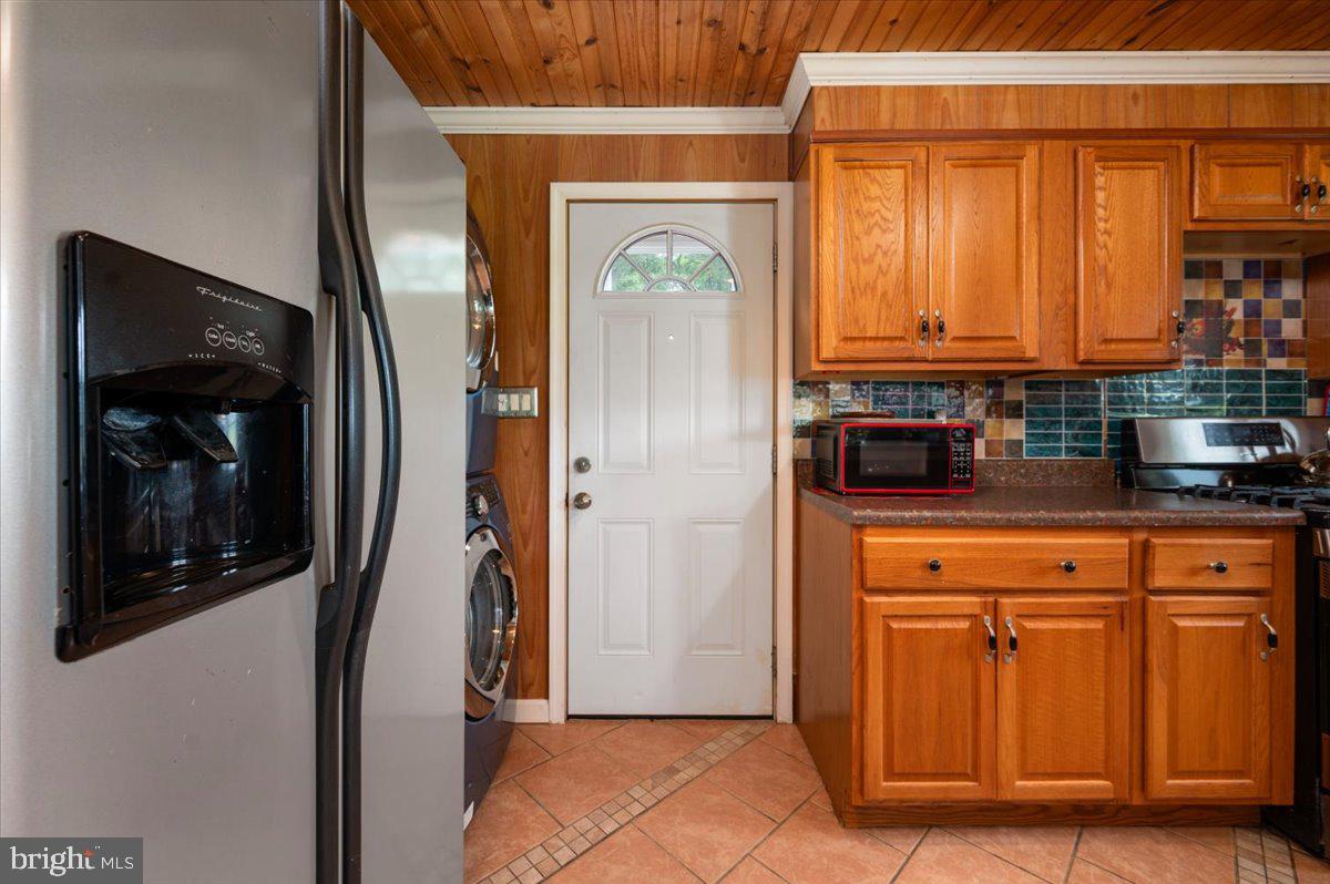 141 Raintree Lane Reedville, VA 22539 - Photo 69 of 86 Charming kitchen with warm wood accents.