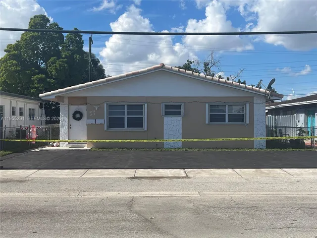 $2,300 | 4776 East 10th Avenue, Unit 4778, Hialeah, FL 33013