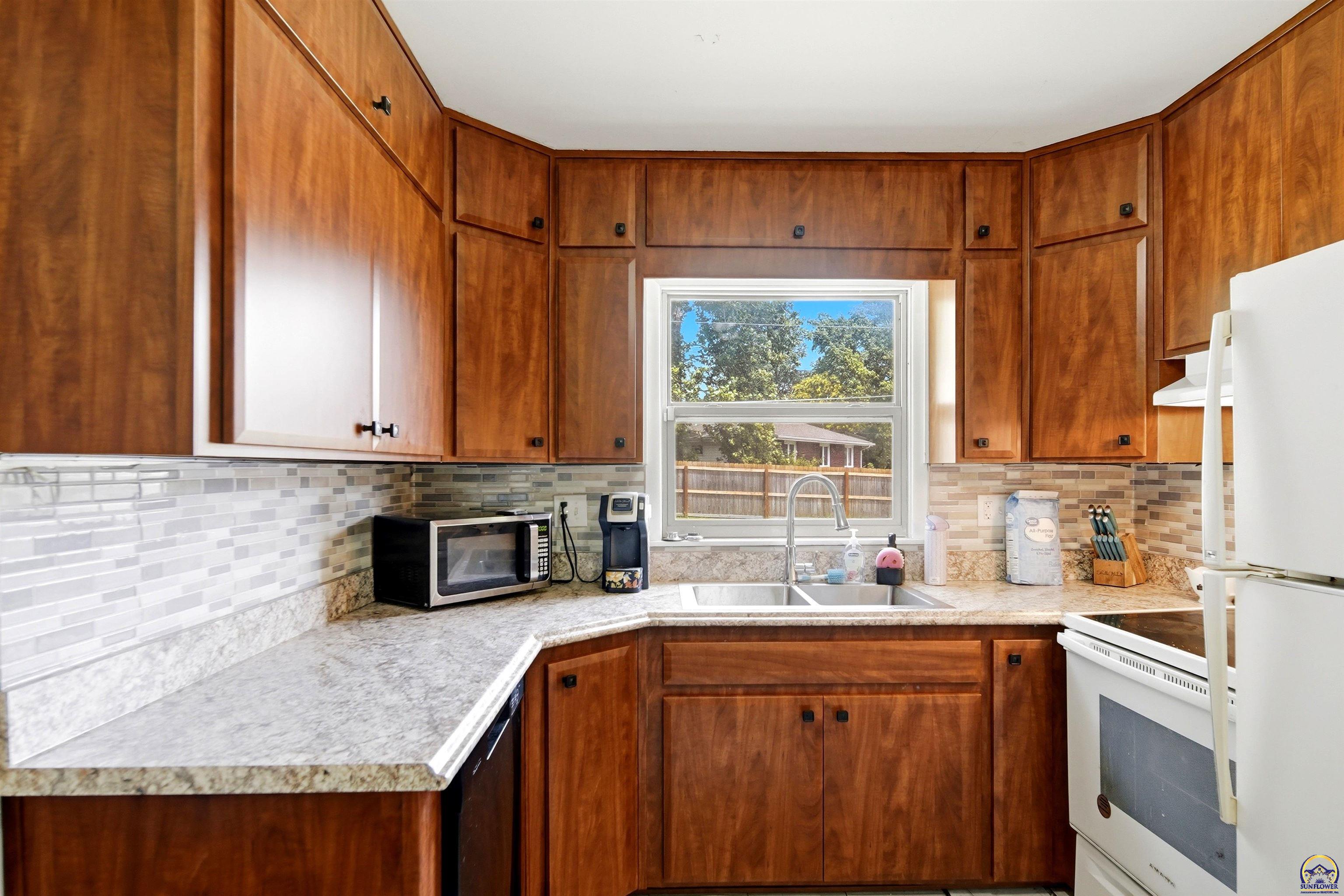5700 Southwest 20th Street Topeka, KS 66604 - Photo 9 of 29