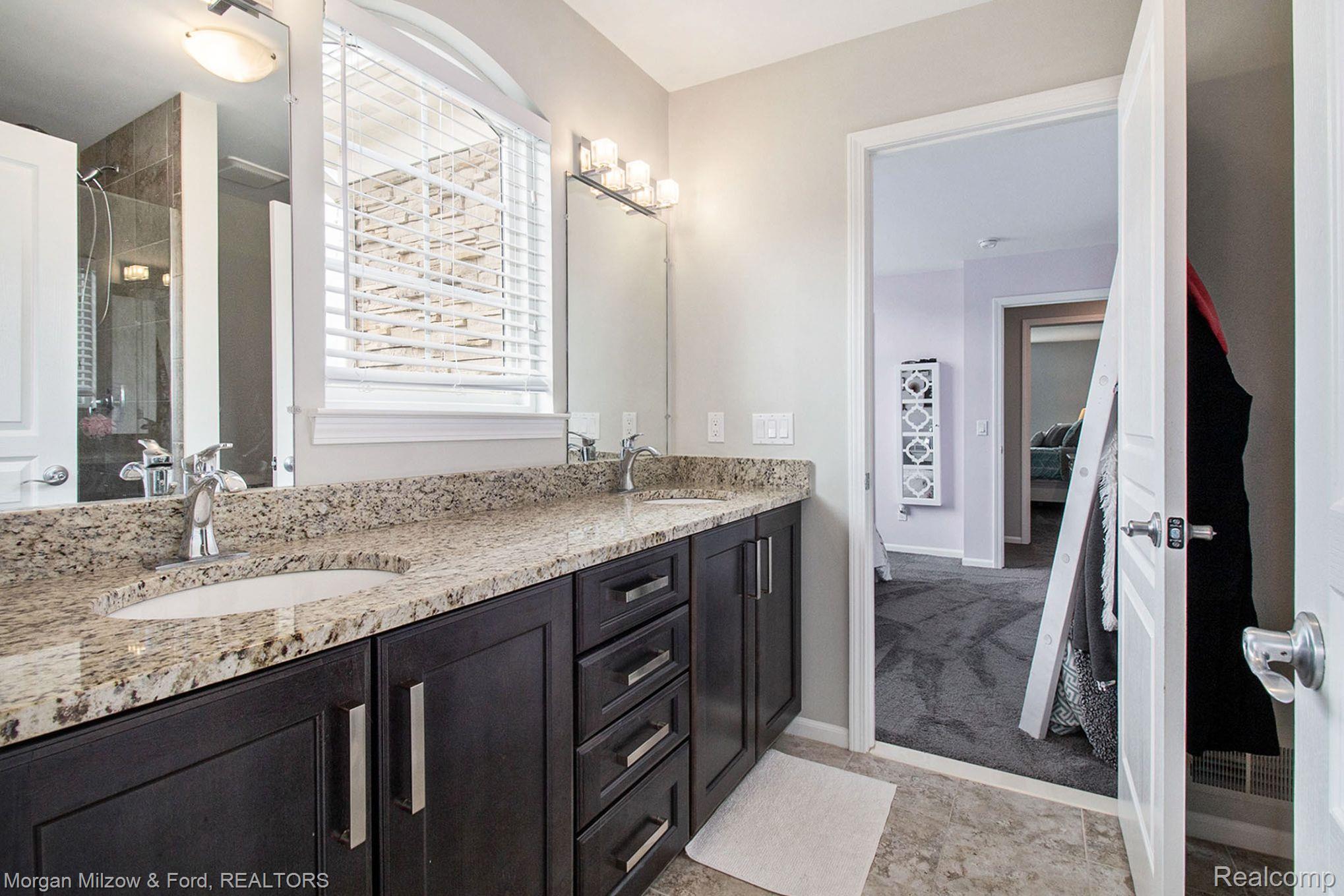 4557 Oakhurst Ridge Road Clarkston, MI 48348 - Photo 23 of 42 Dual entry bath