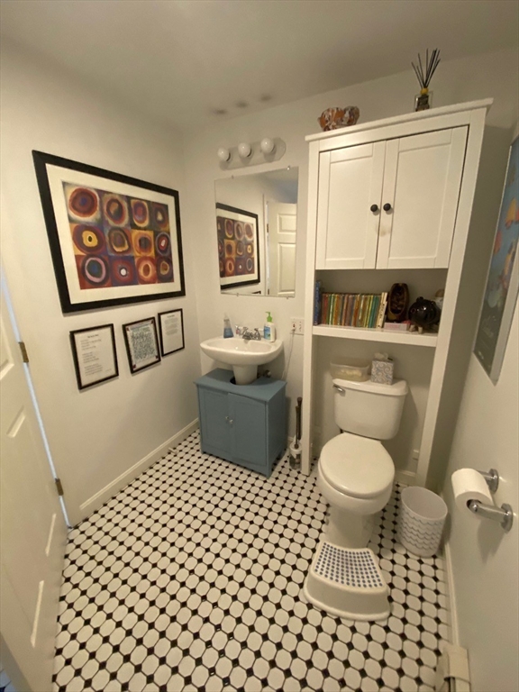 14 Park Place, Unit 14 Arlington, MA 02474 - Photo 8 of 20 a bathroom with a toilet a sink and a shower