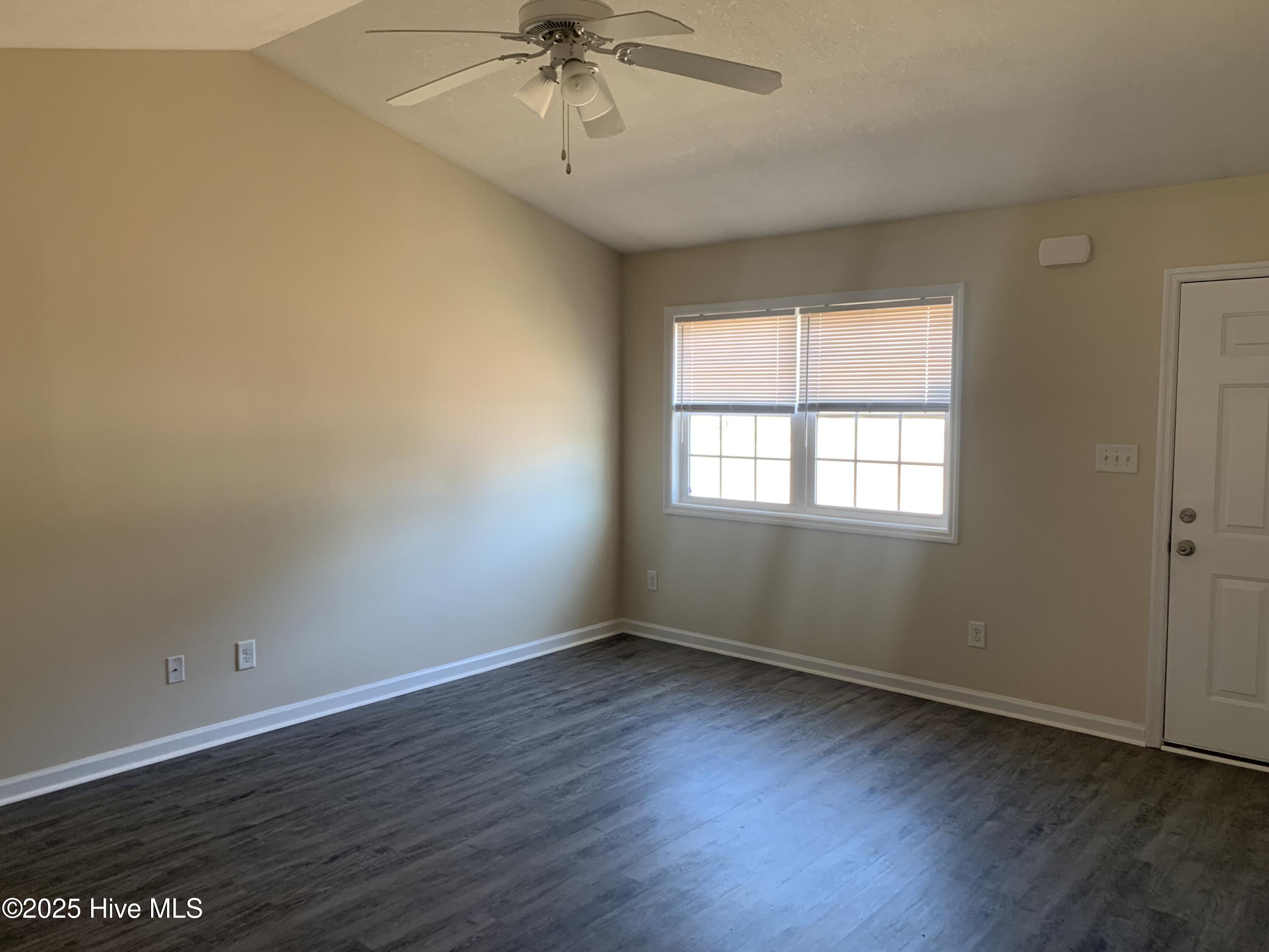 586 Haws Run Road, Unit 11 Jacksonville, NC 28540 - Photo 4 of 12 IMG_2711
