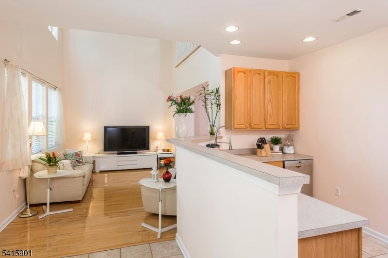 28 Sutton Court Pennington, NJ 08534 - Photo 11 of 35