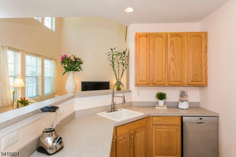 28 Sutton Court Pennington, NJ 08534 - Photo 14 of 35