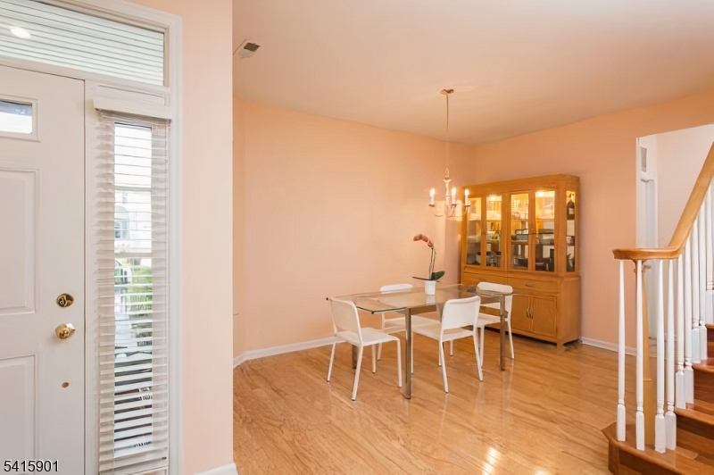 28 Sutton Court Pennington, NJ 08534 - Photo 4 of 35