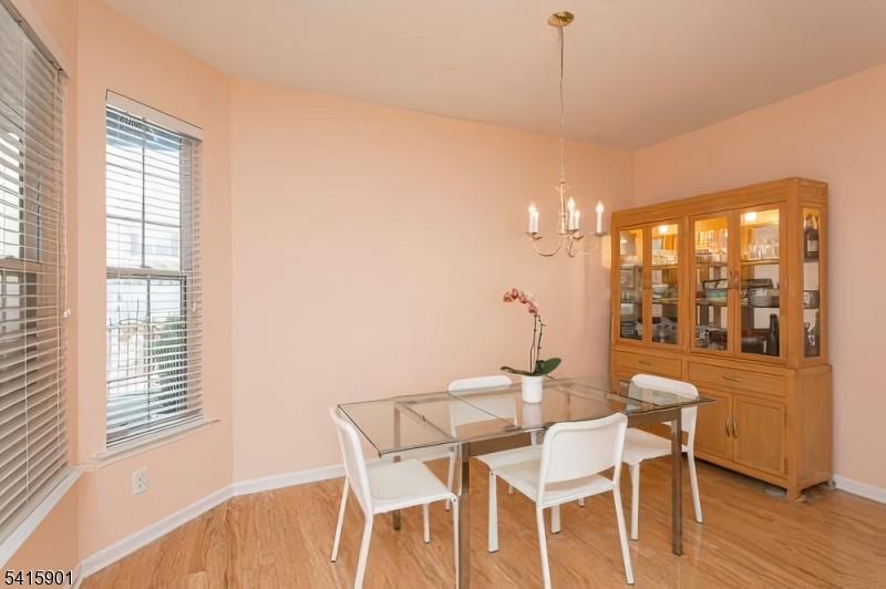 28 Sutton Court Pennington, NJ 08534 - Photo 5 of 35