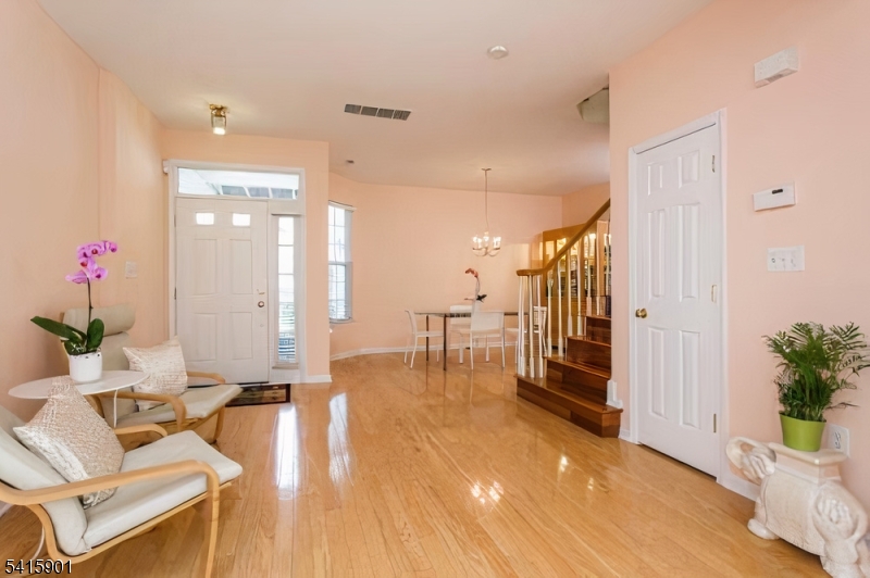 28 Sutton Court Pennington, NJ 08534 - Photo 8 of 35