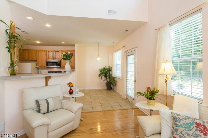 28 Sutton Court Pennington, NJ 08534 - Photo 9 of 35