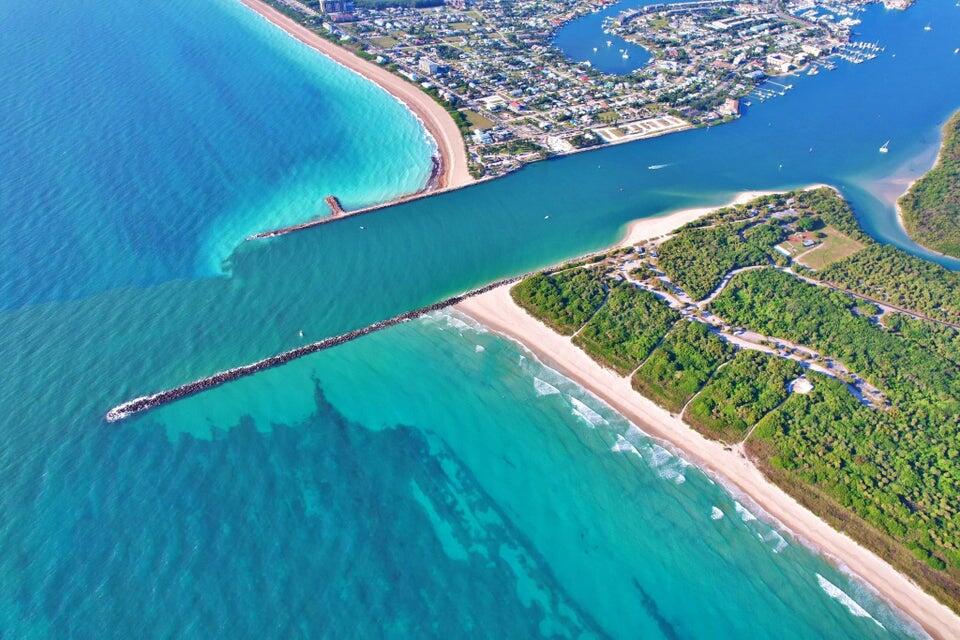 35 Harbour Isle Drive West, Unit 302 Fort Pierce, FL 34949 - Photo 30 of 30 a view of a garden from a balcony