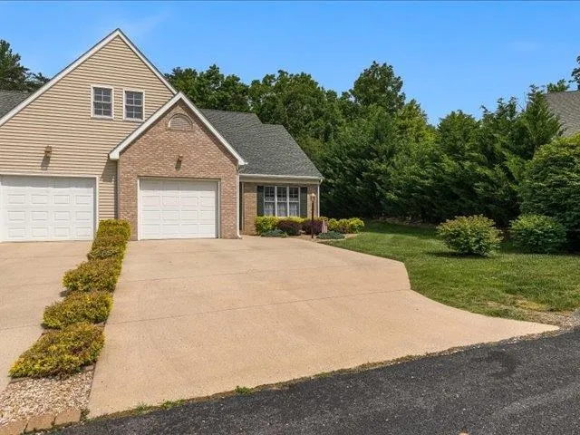 $361,500 | 41 Hickory Nut Lane, Staunton, VA 24401