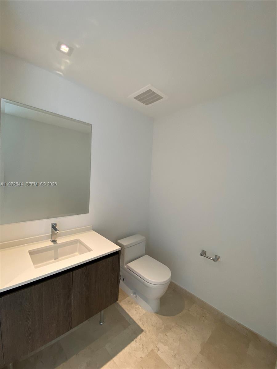 88 Southwest 7th Street, Unit 2010 Miami, FL 33130 - Photo 13 of 28