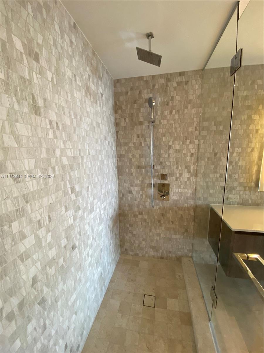 88 Southwest 7th Street, Unit 2010 Miami, FL 33130 - Photo 16 of 28