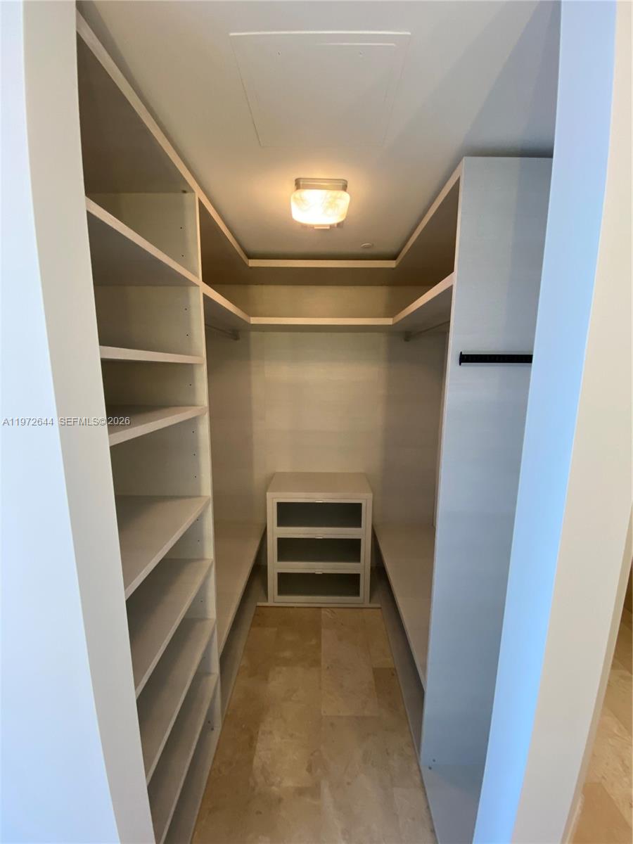 88 Southwest 7th Street, Unit 2010 Miami, FL 33130 - Photo 20 of 28