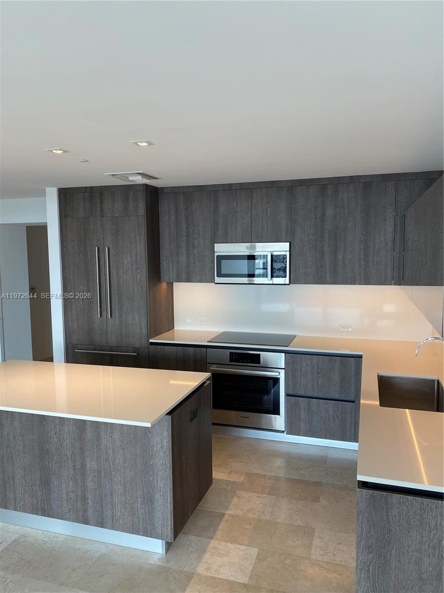 88 Southwest 7th Street, Unit 2010 Miami, FL 33130 - Photo 3 of 28