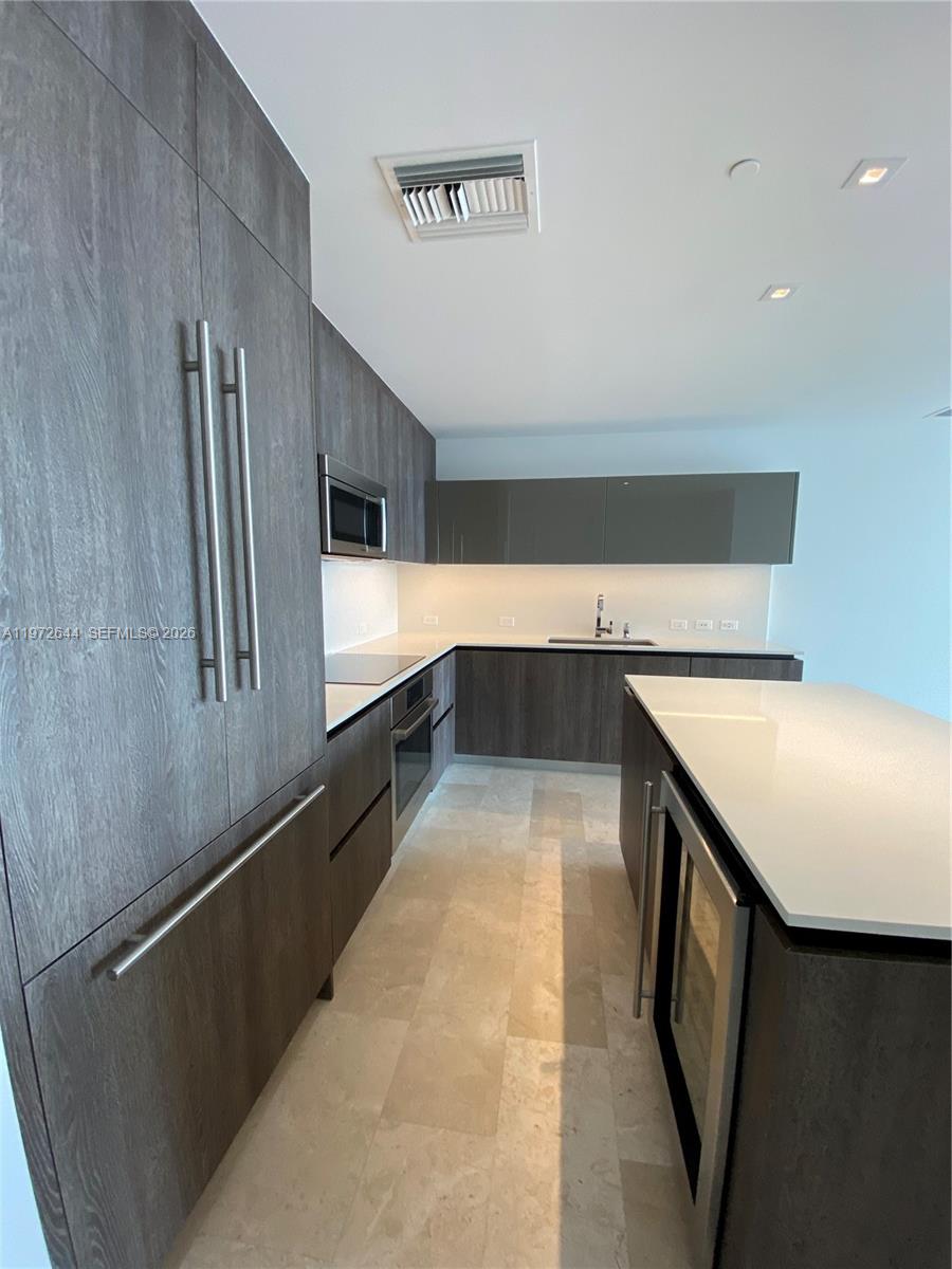 88 Southwest 7th Street, Unit 2010 Miami, FL 33130 - Photo 4 of 28