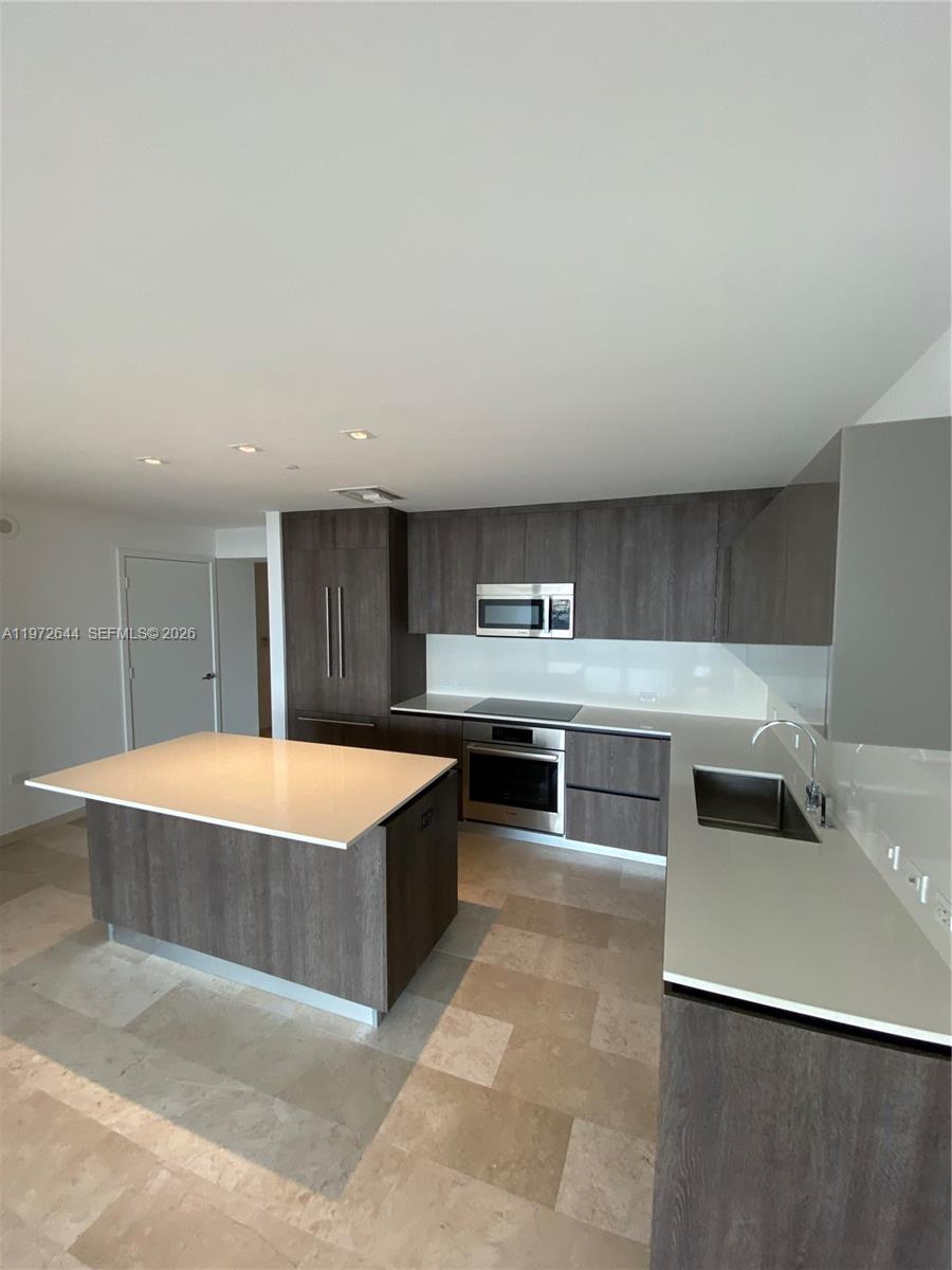 88 Southwest 7th Street, Unit 2010 Miami, FL 33130 - Photo 6 of 28