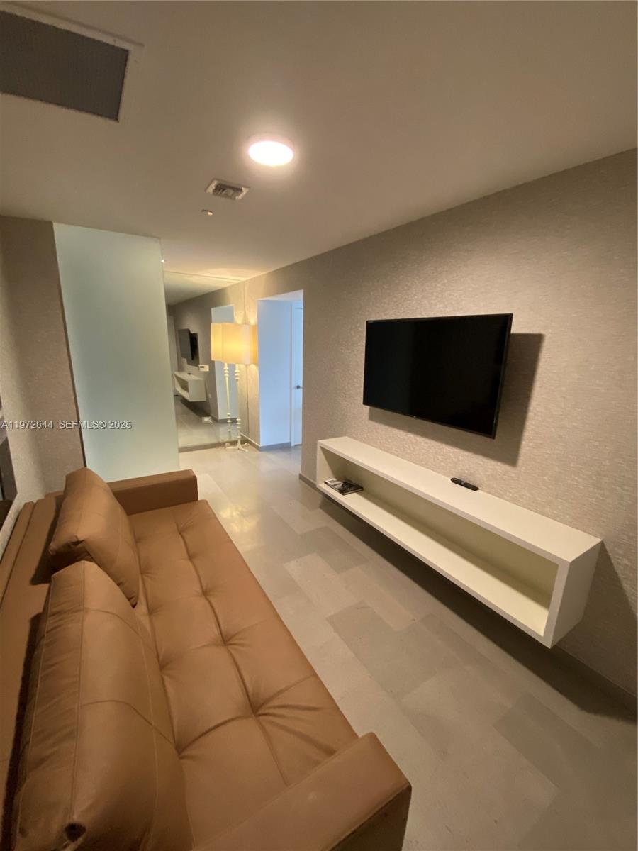 88 Southwest 7th Street, Unit 2010 Miami, FL 33130 - Photo 7 of 28