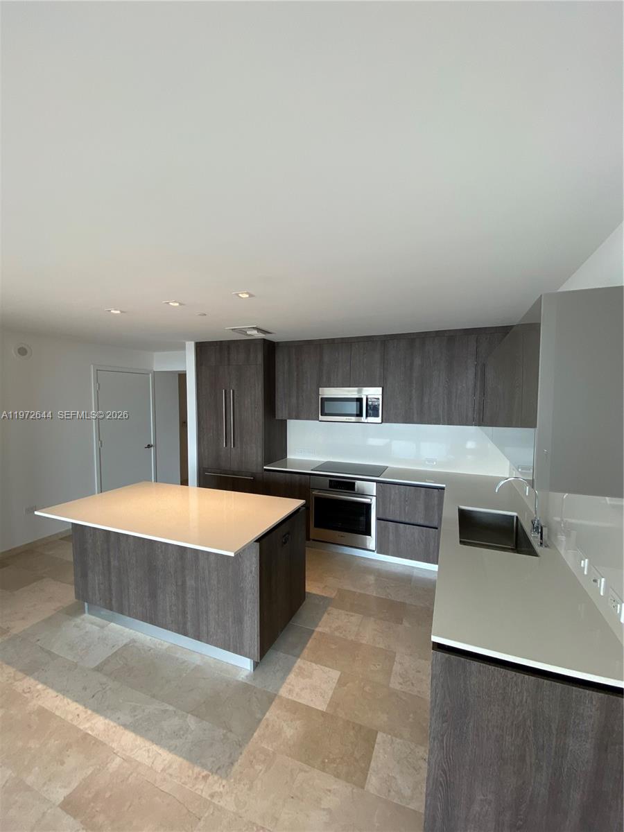 88 Southwest 7th Street, Unit 2010 Miami, FL 33130 - Photo 8 of 28