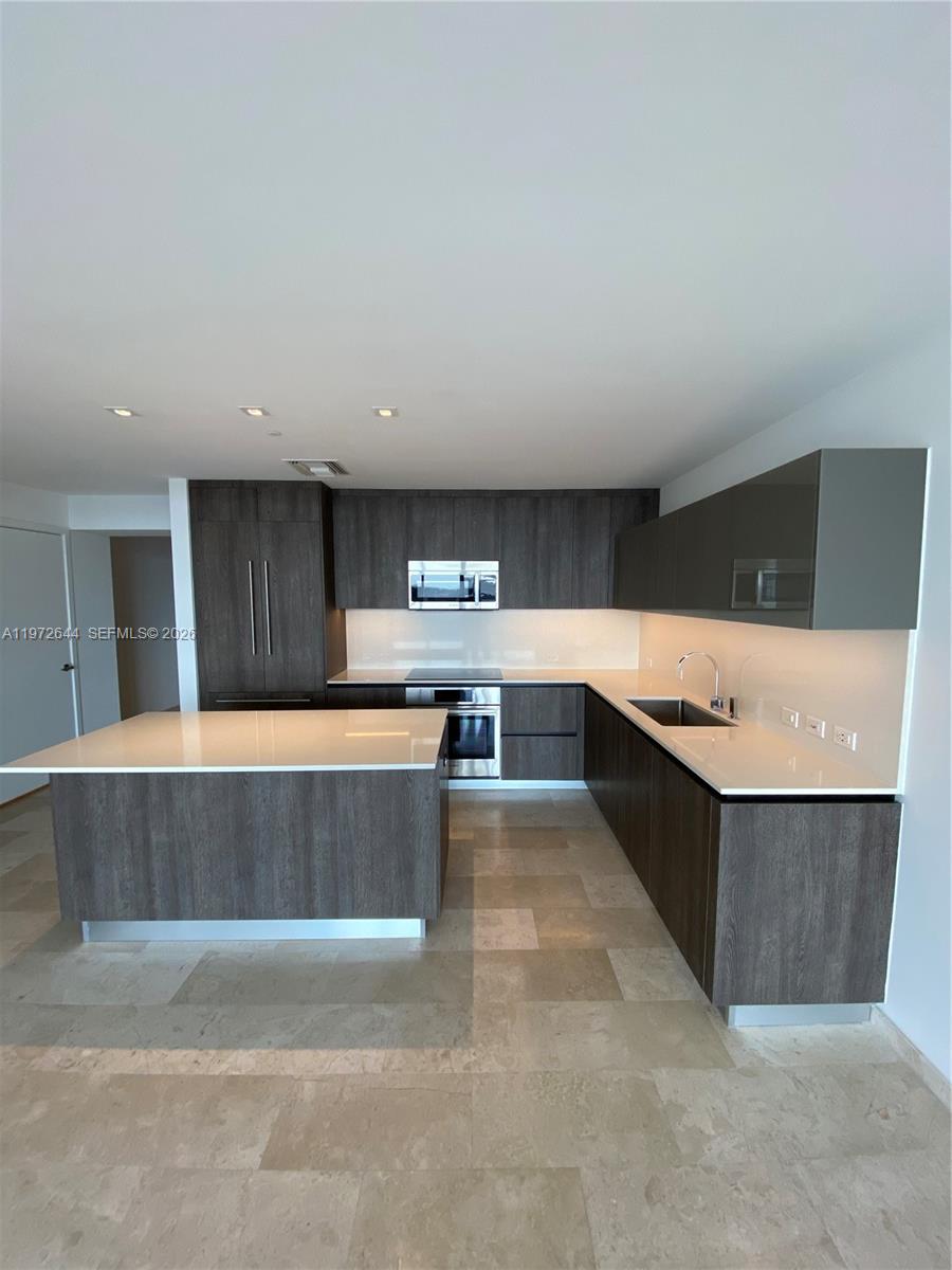 88 Southwest 7th Street, Unit 2010 Miami, FL 33130 - Photo 10 of 28