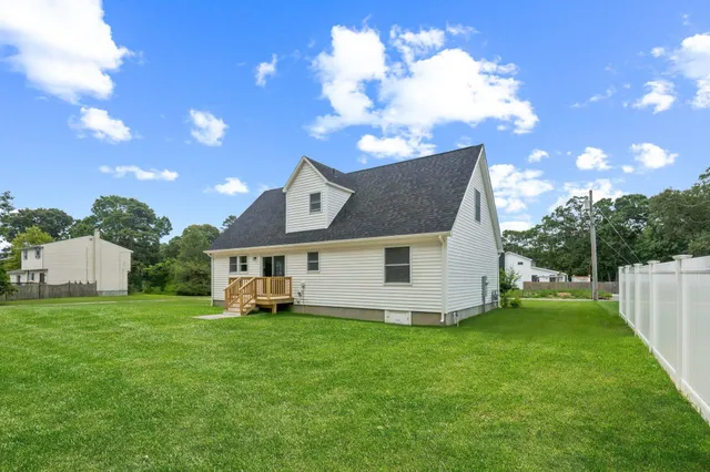 a view of a house with a backyard