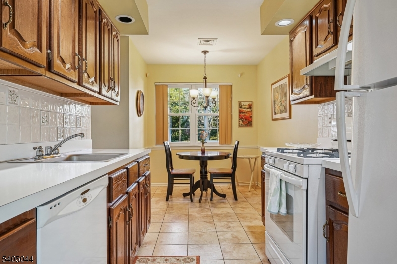 50 Canterbury Road Chatham, NJ 07928 - Photo 13 of 27