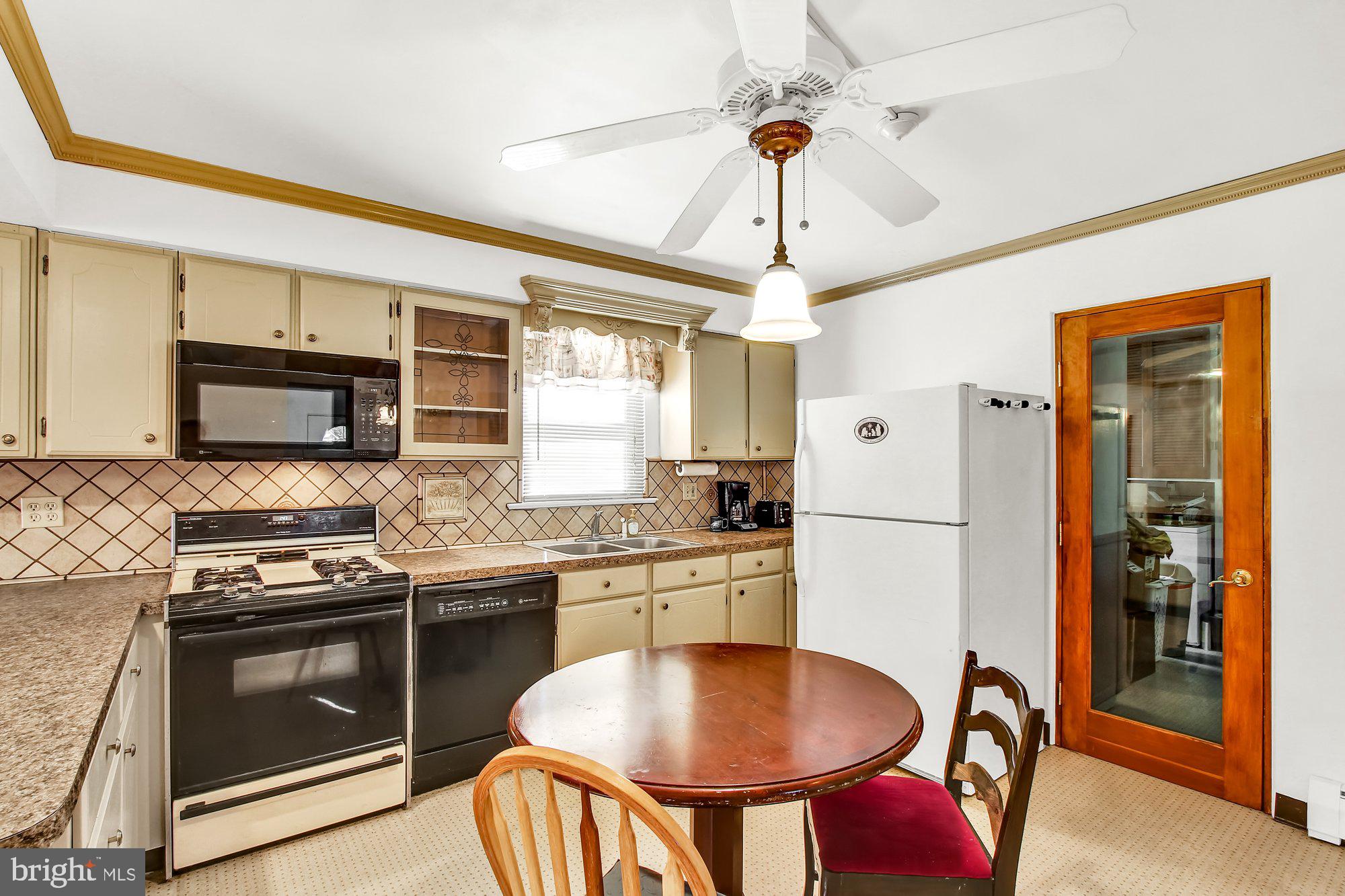2262 Cedar Road York, PA 17408 - Photo 10 of 27