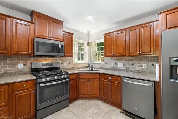 $389,900 | 4450 Greenfield Way Drive, Winston-Salem, NC 27103