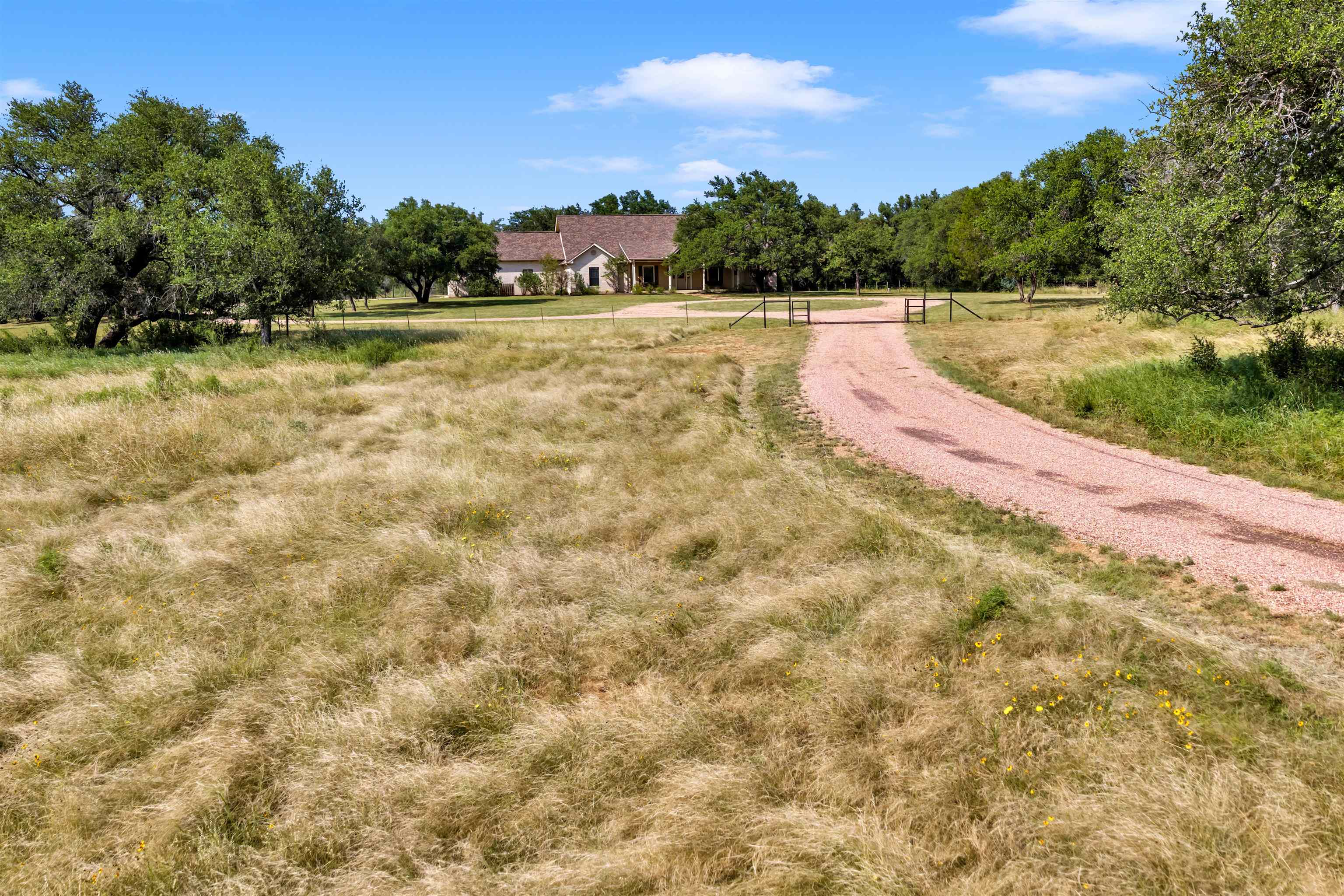 627 Ranch Road 2323 Llano, TX 78643 - Photo 5 of 44