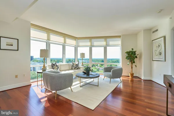 $818,995 | 8220 Crestwood Heights Drive, Unit 1417, McLean, VA 22102