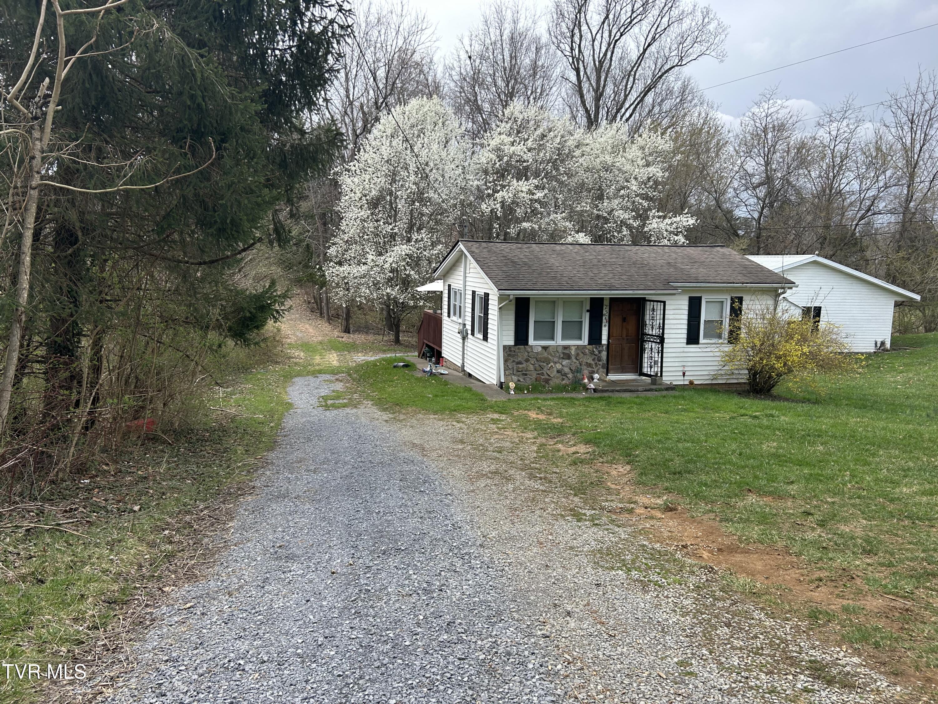 257 Lynn Road Johnson City, TN 37604 - Photo 2 of 11 257 9