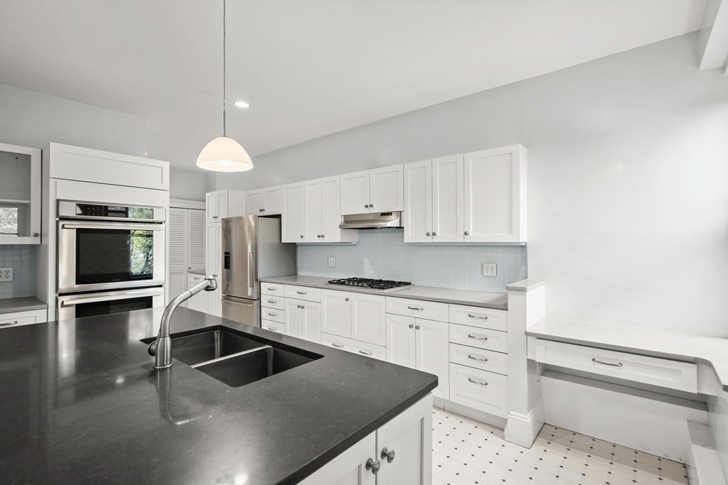 12 Euston Street, Unit 2 Brookline, MA 02446 - Photo 5 of 13