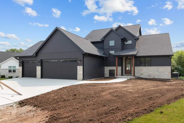 $959,900 | 2417 Adrienne Court, De Pere, WI 54115