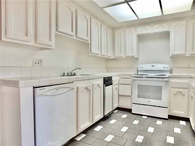 $559,000 | 2805 East 3rd Street, Unit 10, Long Beach, CA 90814