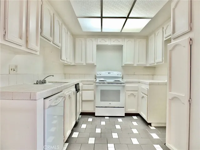 $559,000 | 2805 East 3rd Street, Unit 10, Long Beach, CA 90814