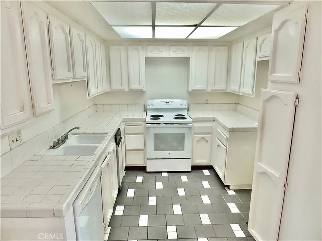 $559,000 | 2805 East 3rd Street, Unit 10, Long Beach, CA 90814