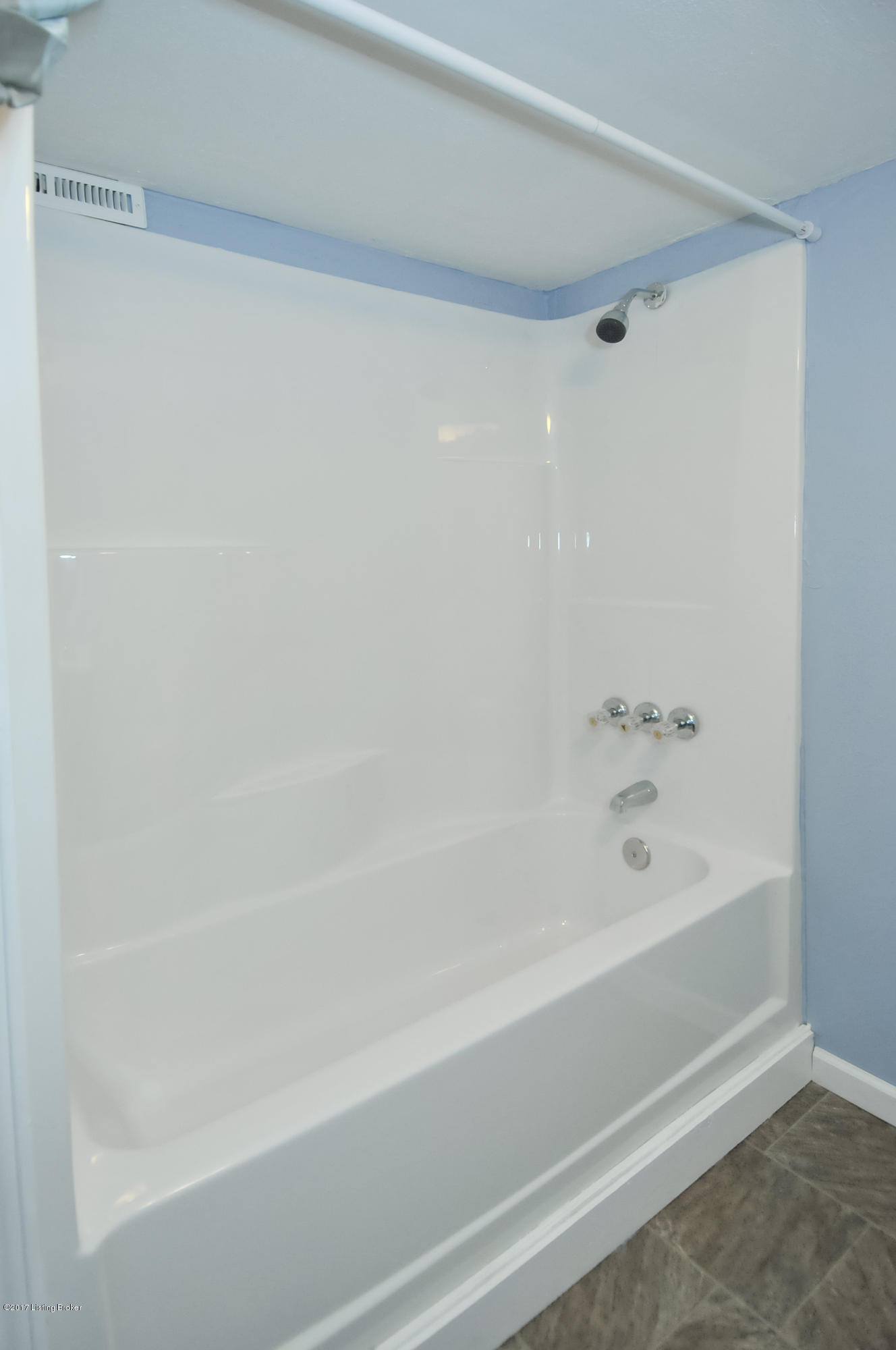 7914 Bluebonnet Road Louisville, KY 40258 - Photo 28 of 33 7419BluebonnetRd-28