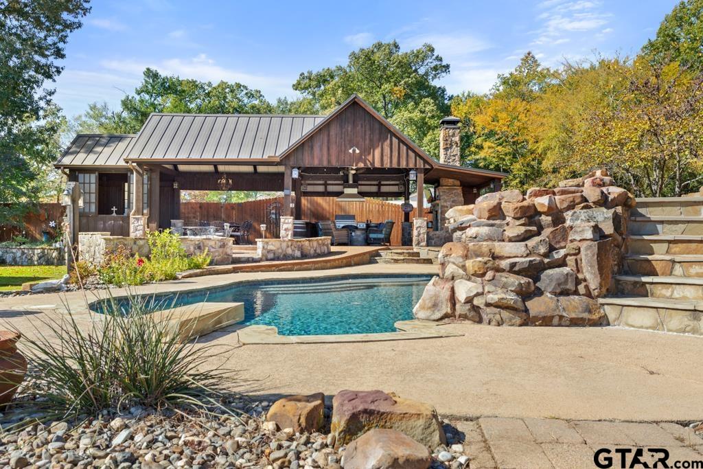10433 County Road 334 Tyler, TX 75708 - Photo 1 of 43 front view of a house with a yard