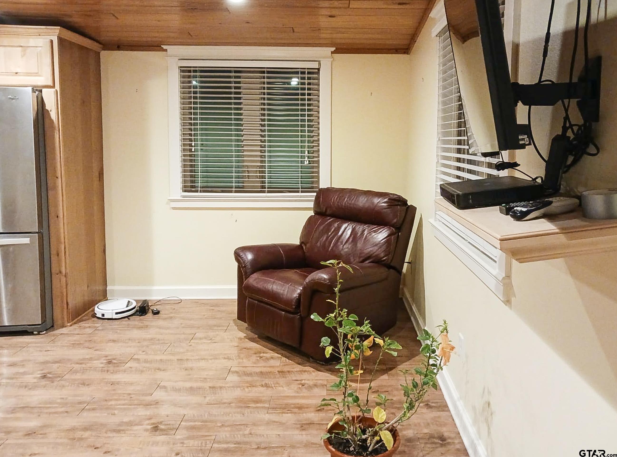 10433 County Road 334 Tyler, TX 75708 - Photo 31 of 43 a living room with furniture and a window