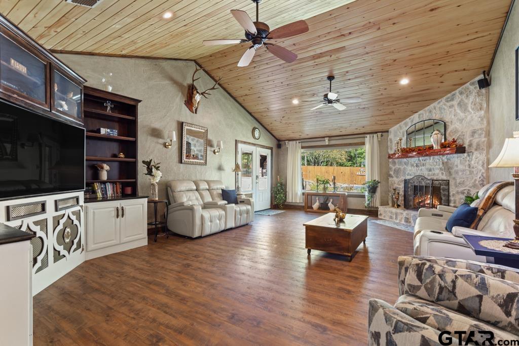 10433 County Road 334 Tyler, TX 75708 - Photo 10 of 43 a living room with furniture and flat screen tv