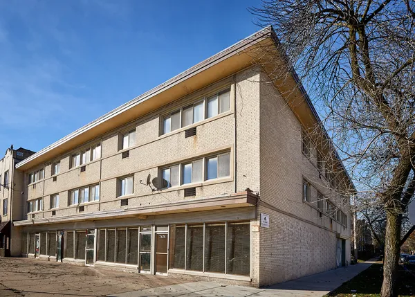 $1,395 | 2411 West Fargo Avenue, Unit 206, Chicago, IL 60645