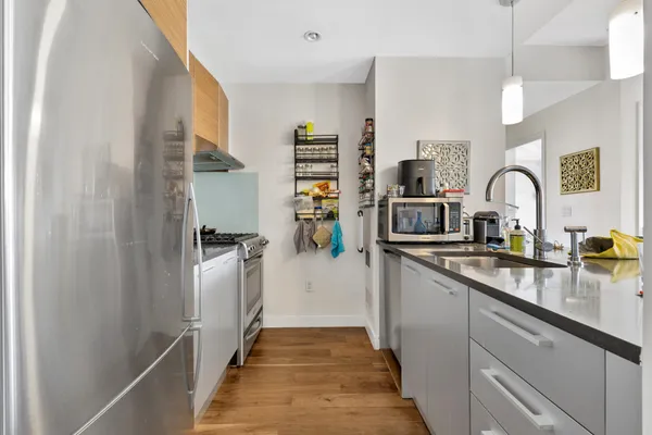 $995,000 | 10-63 Jackson Avenue, Unit 6G | Long Island City