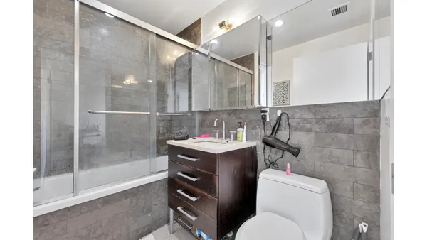$995,000 | 10-63 Jackson Avenue, Unit 6G | Long Island City