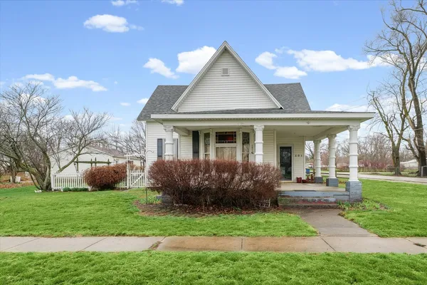 $69,900 | 101 South Vermilion Street, Indianola, IL 61850