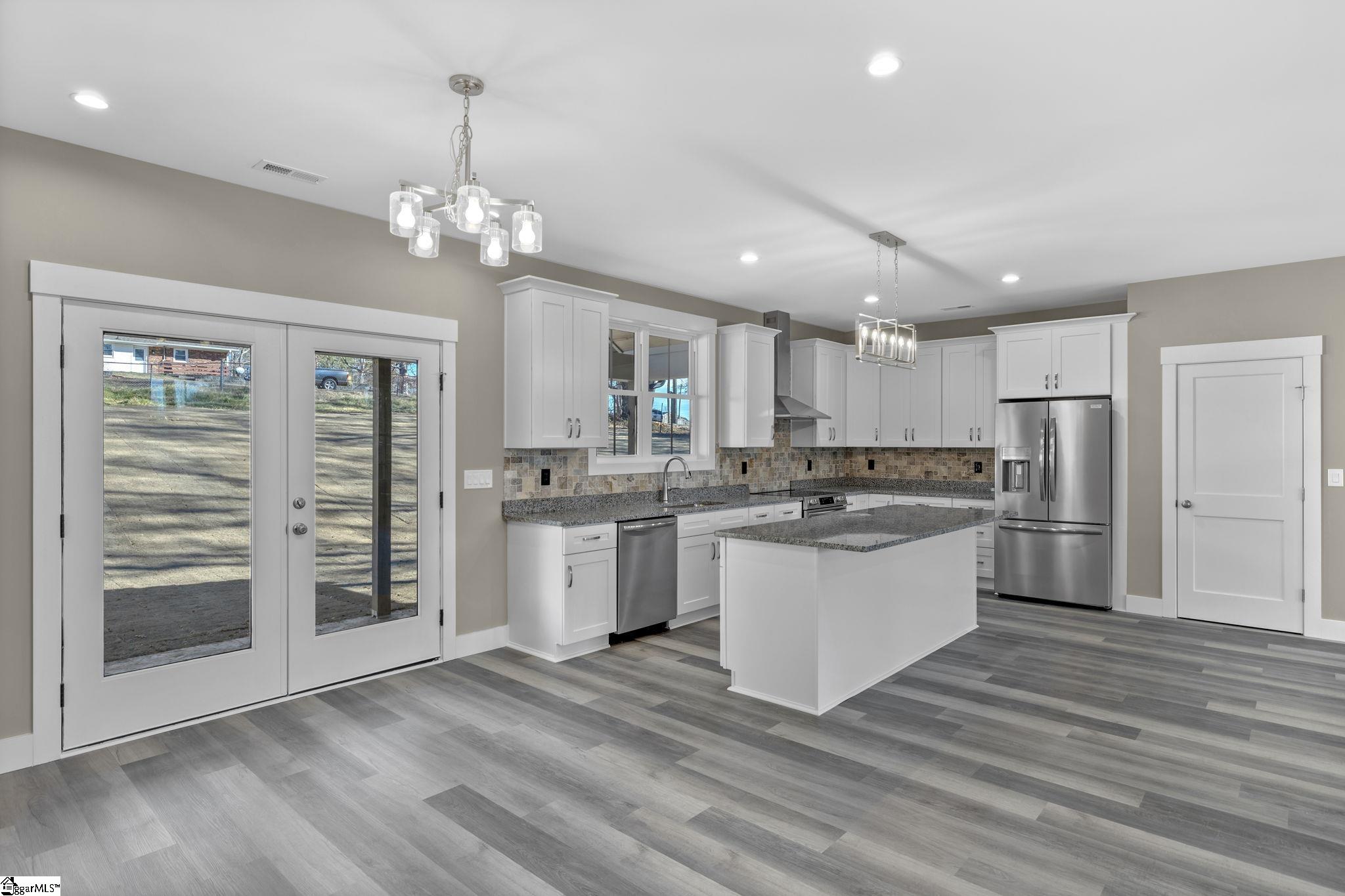 222 Lake Forest Circle Easley, SC 29642 - Photo 5 of 38