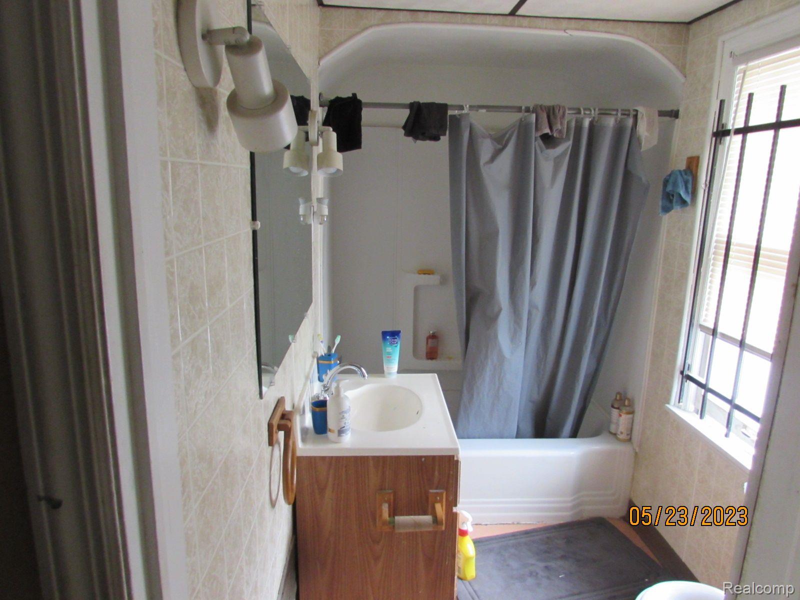 13984 Stahelin Road Detroit, MI 48223 - Photo 20 of 25 Gallery Image 20