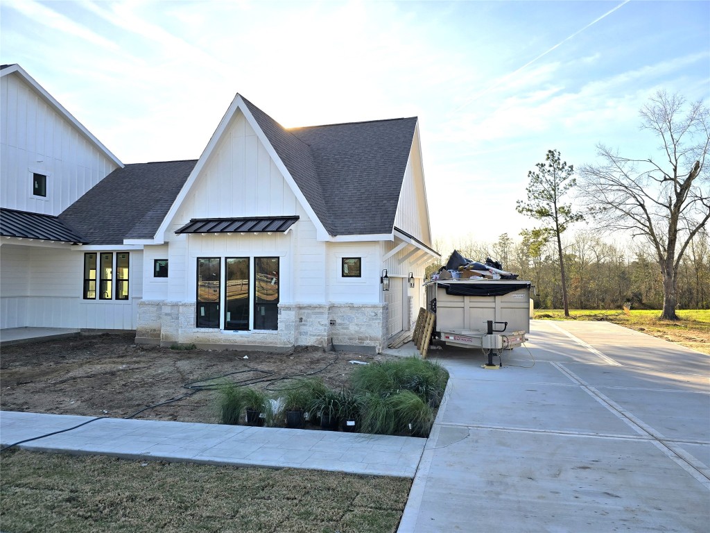 15408 Highlander Court Montgomery, TX 77356 - Photo 35 of 35 a house view with a sitting space
