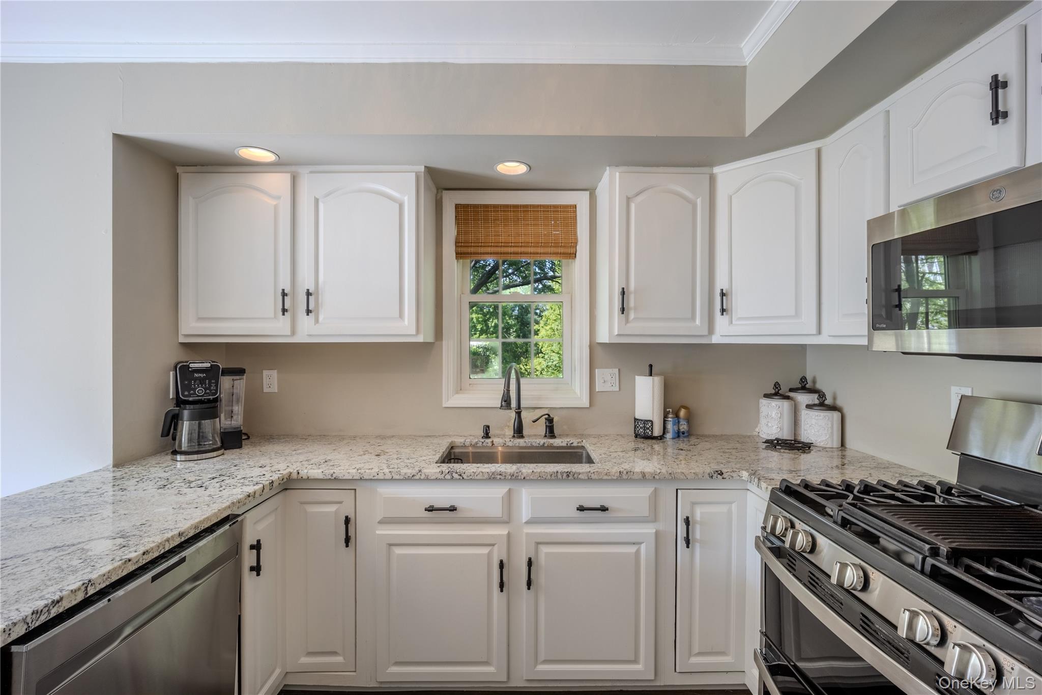 63 Spruce Ridge Drive Fishkill, NY 12524 - Photo 8 of 37